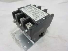 Carrier 3186y30j9028cl P282-0932 3p 90fla 110/120v Coil Contactor Nos