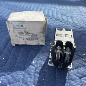 C25bnb225b Eaton Cutler Hammer New / Contactor - 25 Amp 2 Pole 208/220v Coil