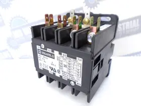 8910dpa34v02 Square D Square-d Contactor 30a 4p 20hp 575vac - 110/120v Coil -new Take Out