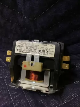 3100-20q628l Tyco Electronics Hn52tc024 Contactor 2p Coil 24vac 50/60hz - Used