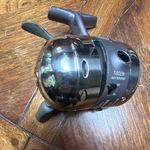 Shakespeare 1802TI Spincast Reel Anti-reverse Black 2.8:1 Gear Ratio. Fixed Price $10.00.